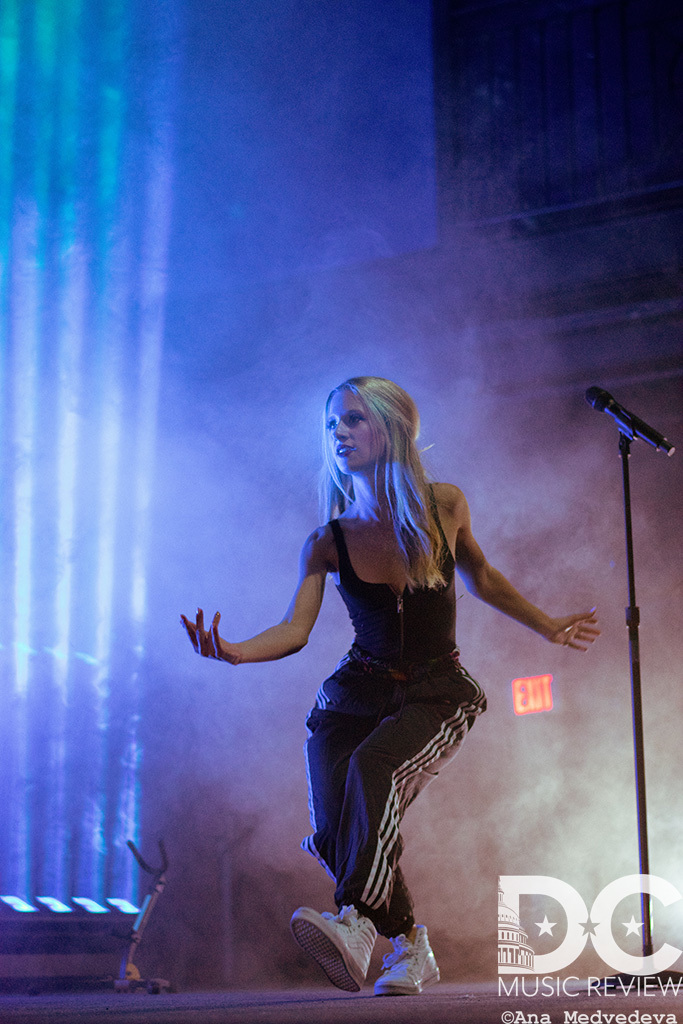 Gongol dancing on stage