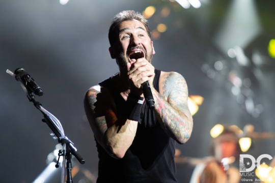 Sully Erna singing for Godsmack