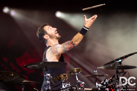 Sully Erna catching the drumstick