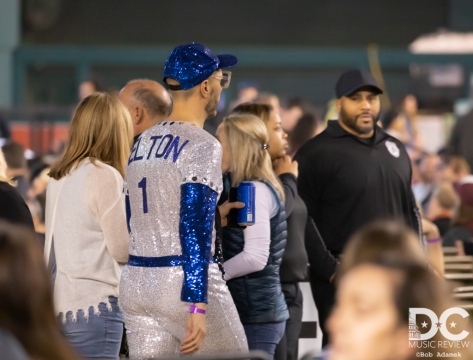 Fans were ready for Elton's final sendoff in baseball fashion!