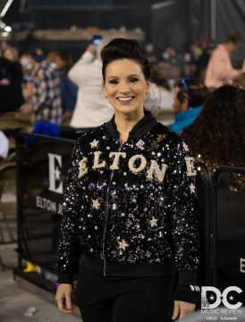 Fans were ready for Elton's final sendoff with some blingy tributes