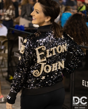 Fans were ready for Elton's final sendoff with some blingy tributes