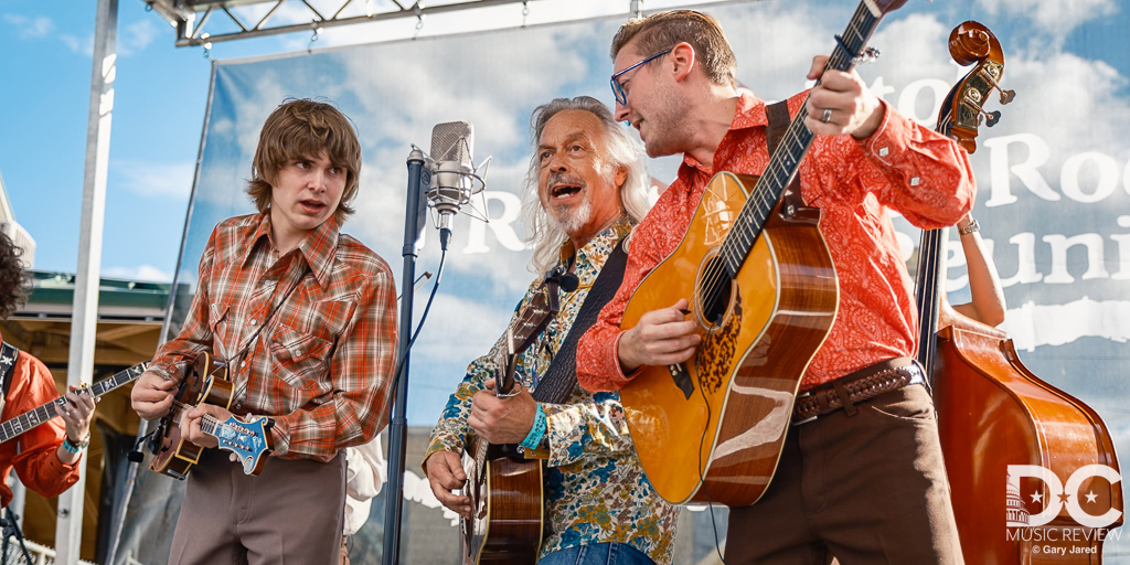Wyatt Ellis performing alongside Jim Lauderdale