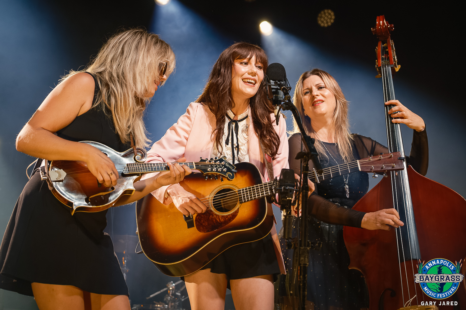 Molly Tuttle (Photo Credit: Gary Jared)