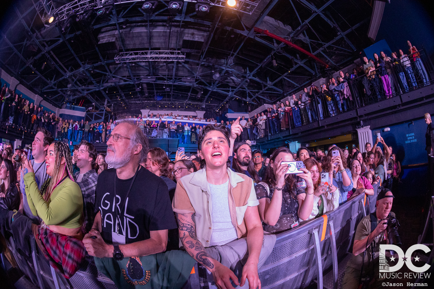 Fans in love with Couch