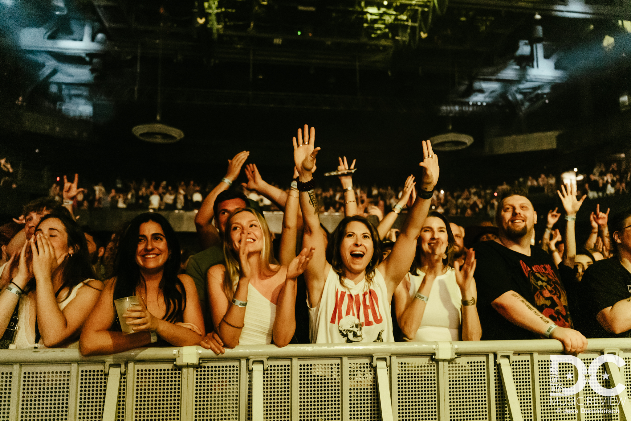 Anthem fans cheering their beloved KALEO